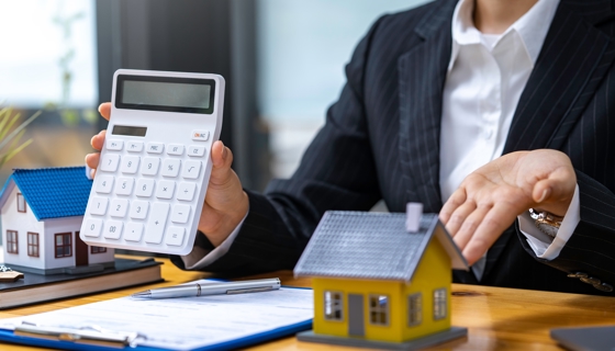 Shutterstock 2152327037